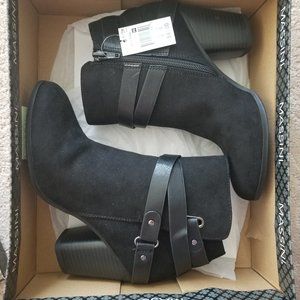 Brand New, Never Worn, Massini Dani II Black Fashion Ankle Boot, Size 6M